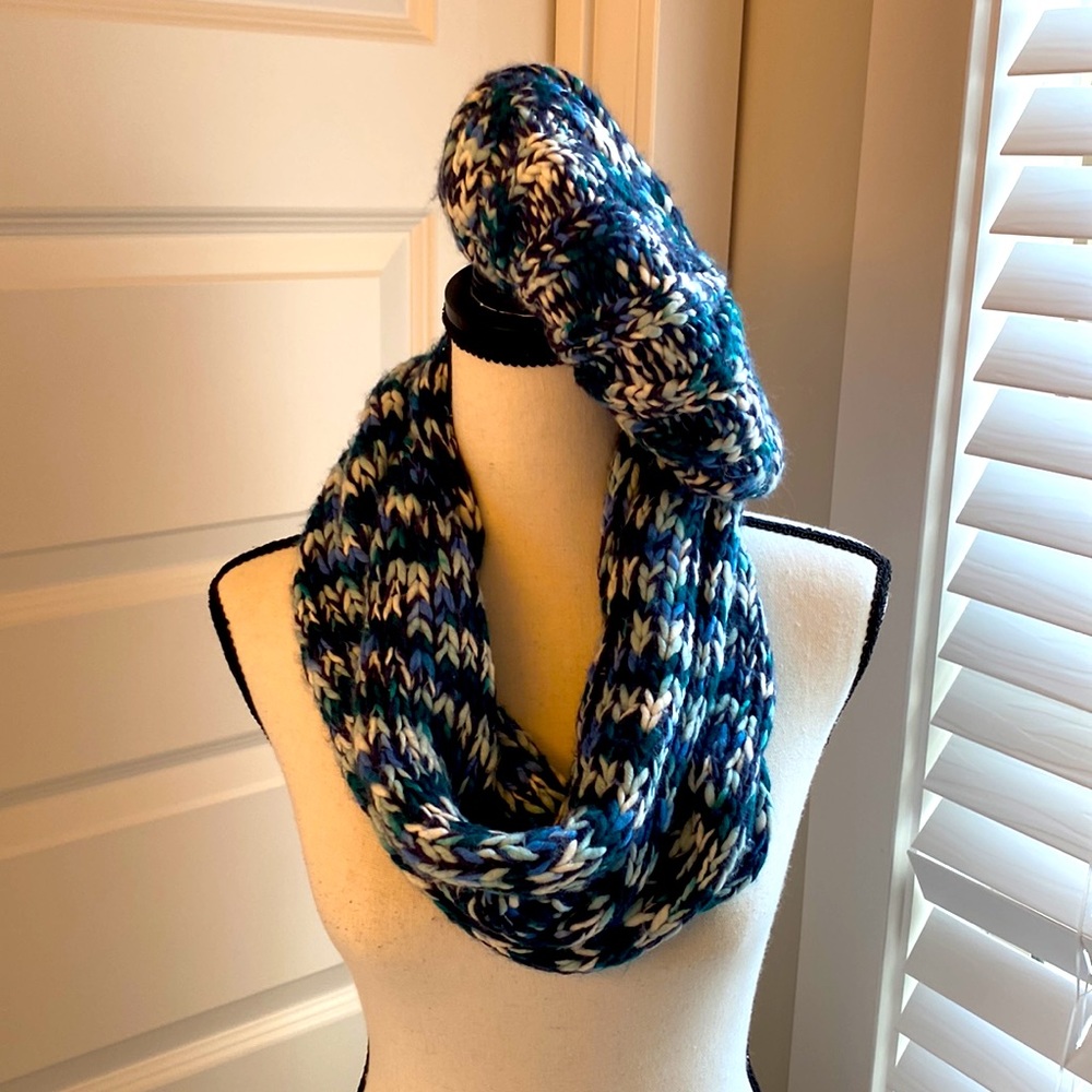 Infinity Scarf and hat set- knit blues and white